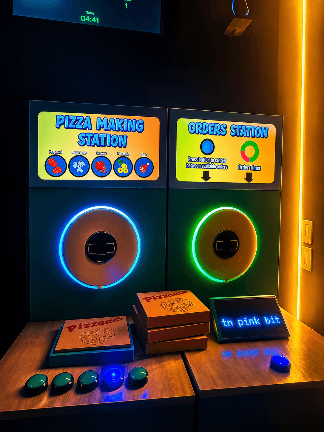 Deliver pizzas while reasoning and avoiding obstacles.

